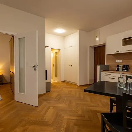 Apartmanhotel Latran 98 By Lh