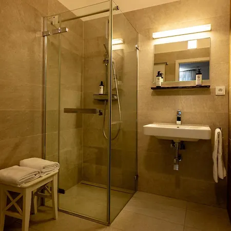 Latran 98 By Lh Aparthotel 3*