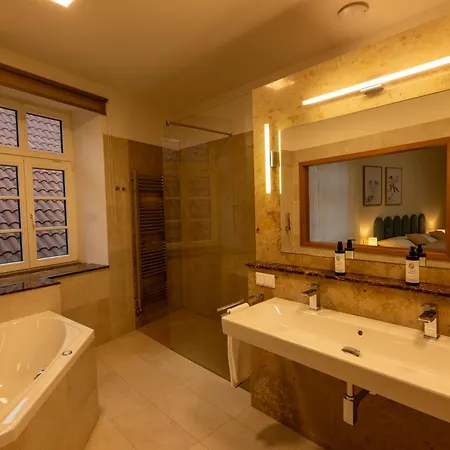 Latran 98 By Lh Apartmanhotel