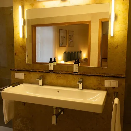 Latran 98 By Lh Aparthotel 3*
